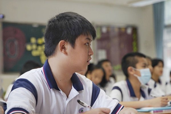 piss off是什么意思英语