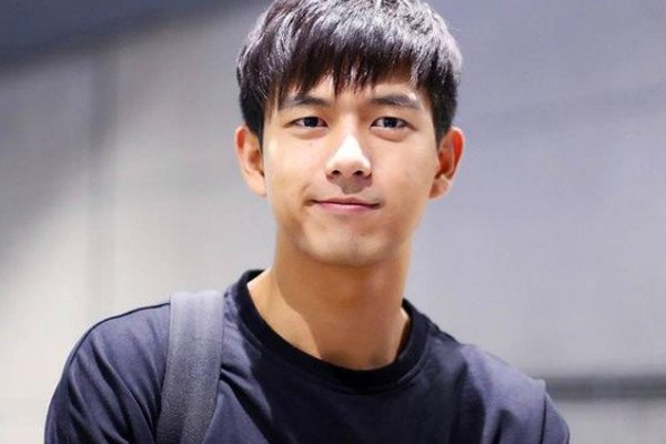 李现新片一人分饰三角，他此次出演了什么作品？