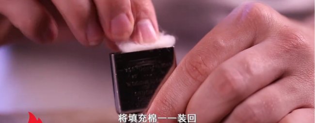 zippo打火机火芯怎么换啊··谢谢！！