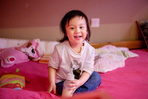 上海一萌娃午睡久不醒，妈妈放《甩葱歌》“强制开机”，这首歌有多魔性？