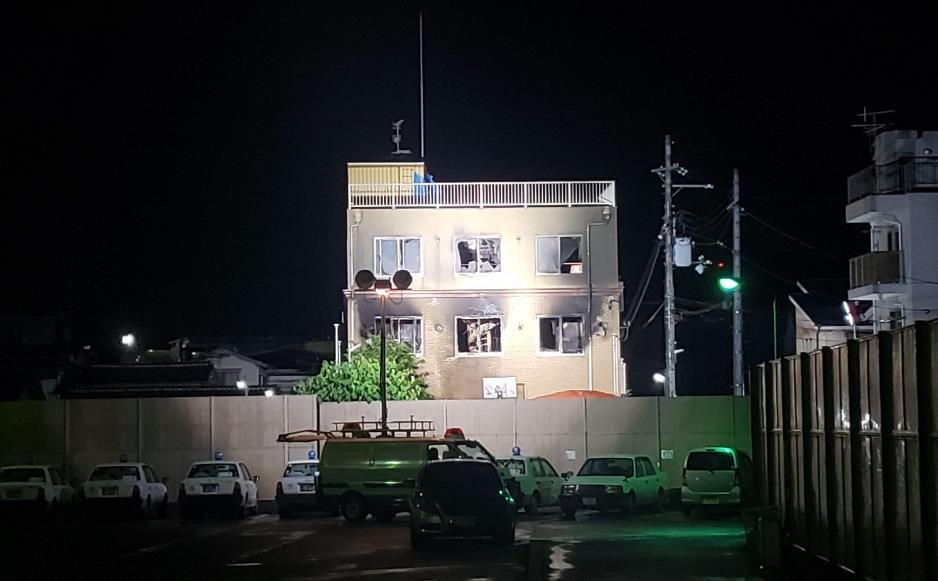 蜡笔小新导演之一武本康弘在京都纵火案中逝世，你认为纵火案的原因是什么？