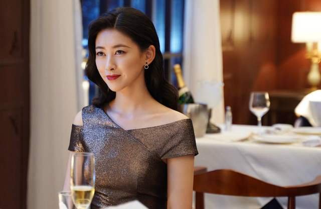 寝室室友每天指使自己去干活，自己却啥都不干怎么办？