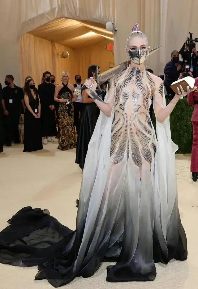 马斯克宣布和怪妹女友分手,两人此前有过哪些恩爱瞬间?