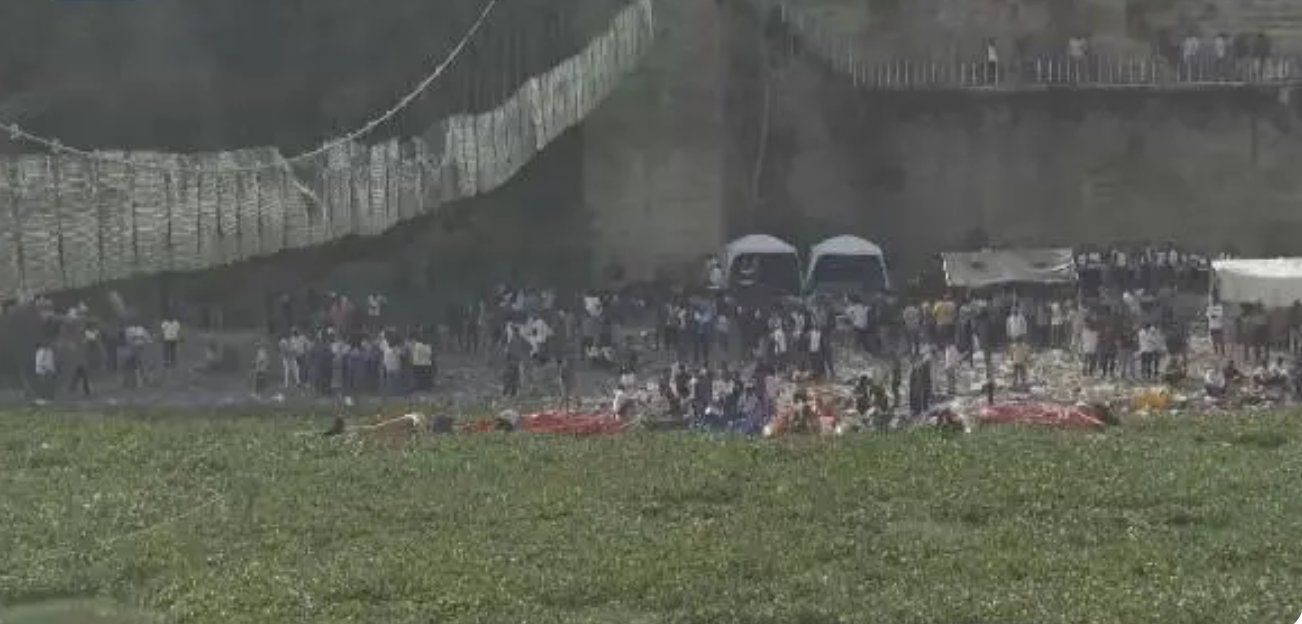 开放5天就坍塌，3D还原印度大桥事故，事发时的具体情况是怎样的？