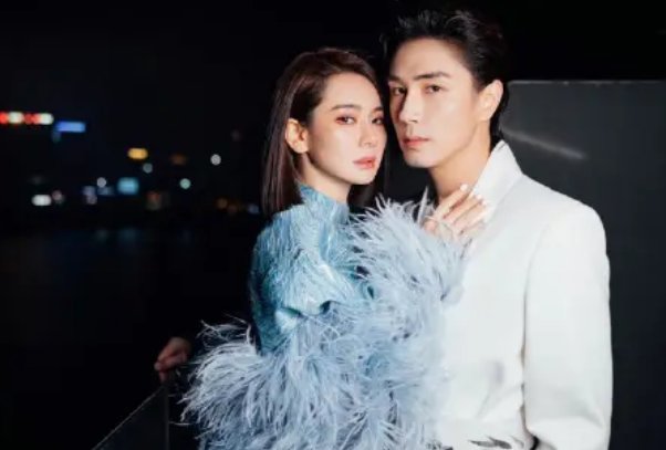 李承铉朋友圈第一条是官宣与戚薇结婚，如何评价他们之间的爱情？
