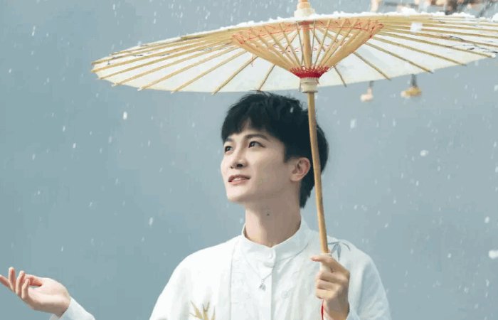 歌手周深是男是女