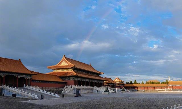 北京故宫的“三朝五门”中的三朝是哪三朝？