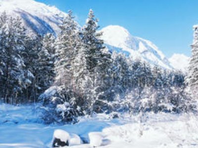 乌克兰基辅的一场大雪让汽车遭深埋，降雪量大小和什么因素有关？