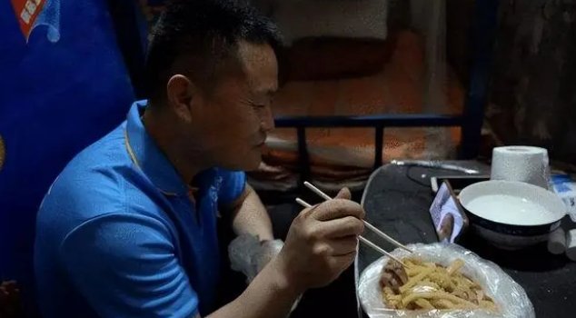 骑手小哥月入2万，全款买138平新房，送外卖真的这么赚钱吗？