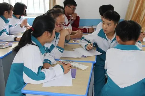 成语楚楚动人的出处是