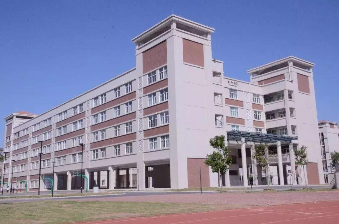 春节期间41.63万高校学生留校过年，春节留校的人体验感如何？