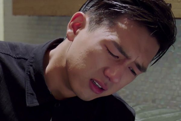 李现新片一人分饰三角，他此次出演了什么作品？