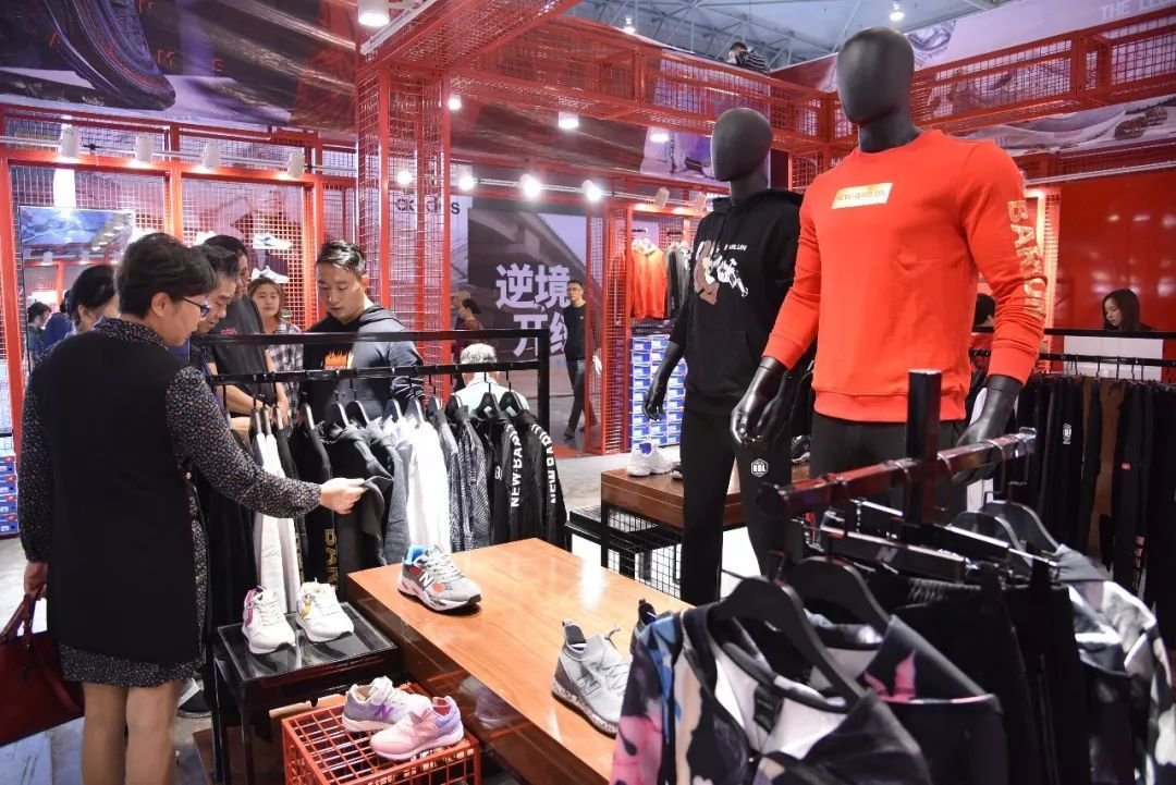 外贸村几十元买假世界名牌，为什么假货无处不在？