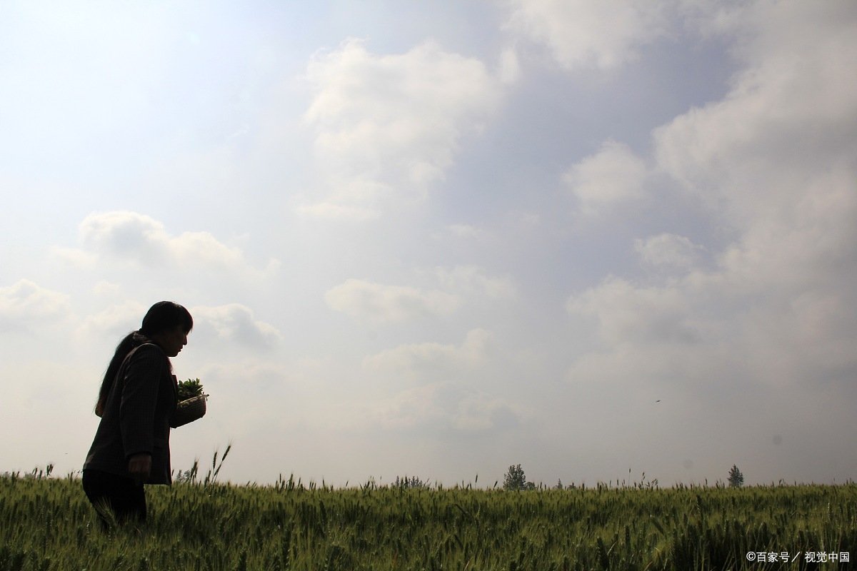 妈妈给16岁女儿铺床,发现避孕套,回想女儿说的话,妈妈懵了,你怎么看?