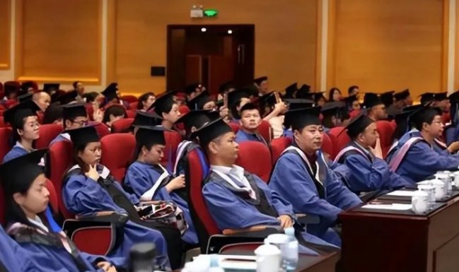 袁隆平曾拒5千美元月薪留在国内，他的爱国精神是否值得我们敬佩？