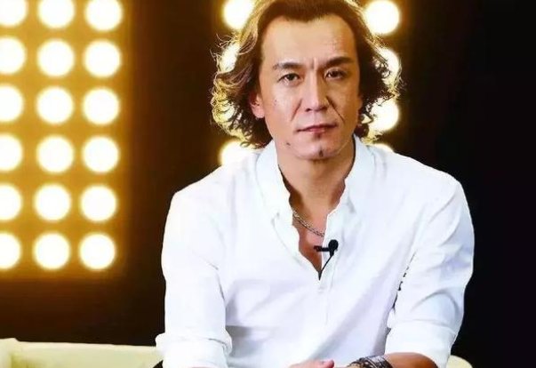 李咏什么时候离开央视的？
