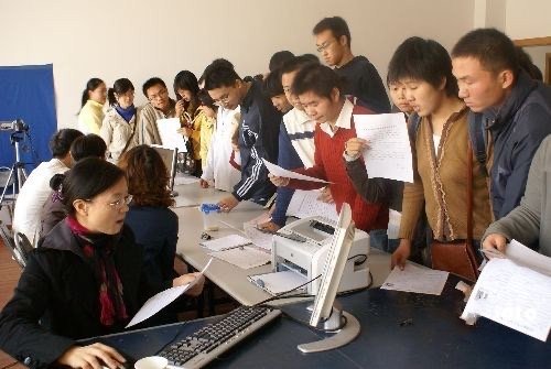 40秒直击各地考生冲出考场瞬间，学生们的状态如何？