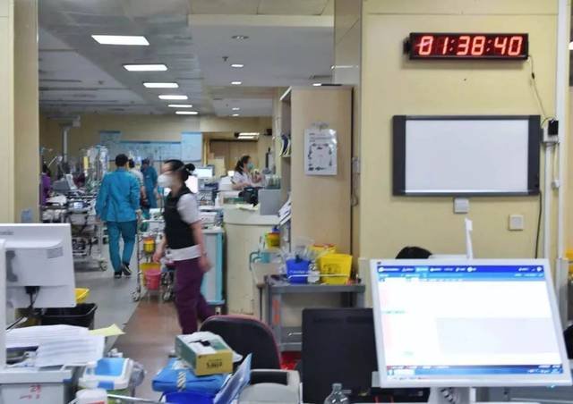 首波感染冲击北京海淀医院急诊室，是否造成了医疗挤兑现象？