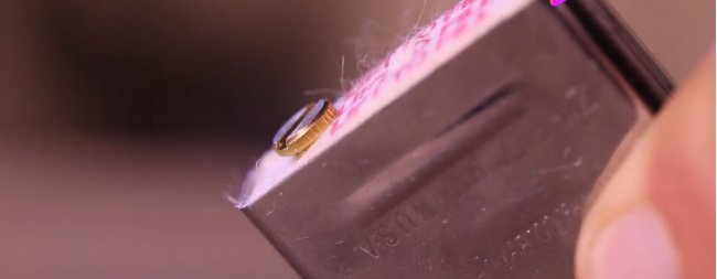 zippo打火机火芯怎么换啊··谢谢！！