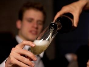 老公结婚后也老出去找朋友玩很晚回家，我该怎么办？