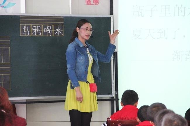 “突然有点心疼小学老师了”引发共鸣，作为一名小学老师有多辛苦？
