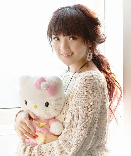 喂,喂,你是谁啊叫什么彩铃啊 歌词是这个：喂 ，喂！哈喽，摩西摩西！，你是谁，你是谁？ 你是谁，你是谁，