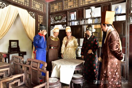 《红楼梦》贾探春的性格特点是什么？