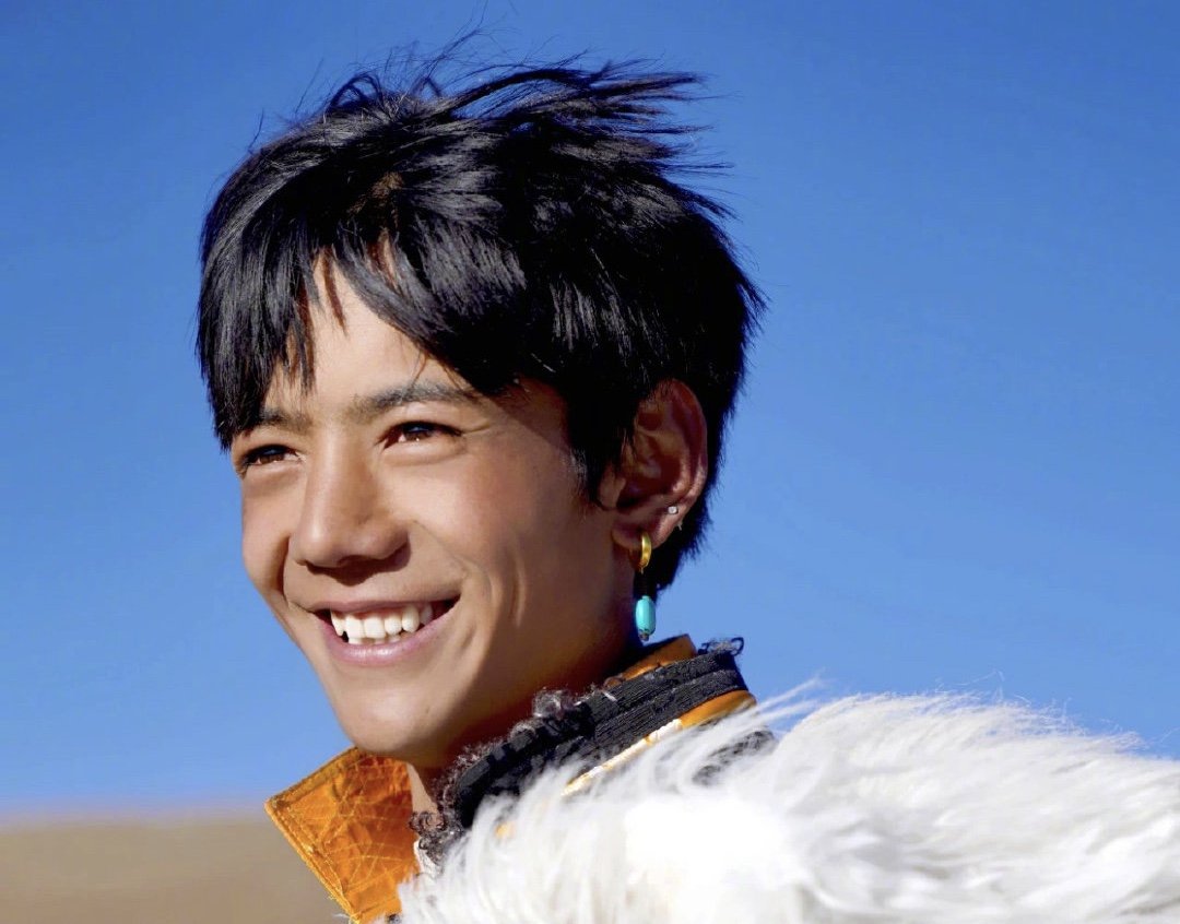 丁真所在博物馆游客不断，丁真为何受到网友追捧？