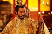 电视剧<<隋唐演义>>中饰隋阳帝的演员是谁?