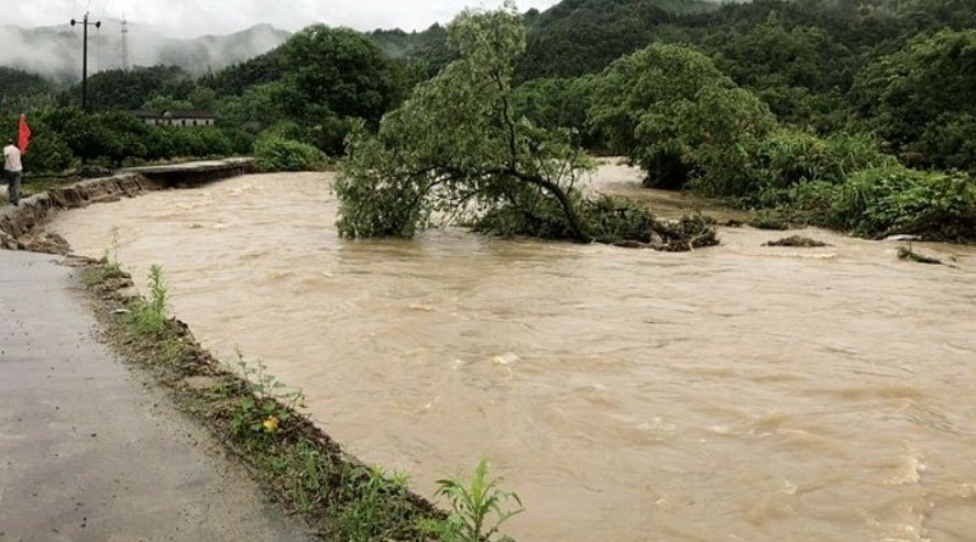 湖北一家五口暴雨中遇难，女主人已怀孕，自然灾害面前我们该如何自保？