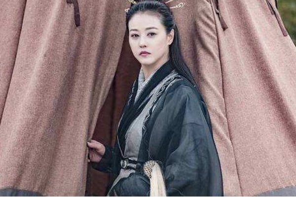 《倚天屠龙记》中灭绝师太和杨逍，他们有什么恩怨？