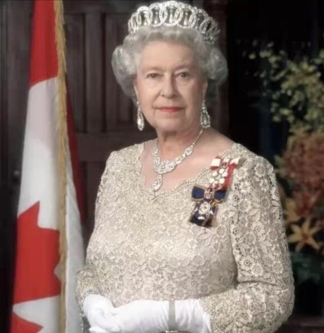 英国女王拥有怎么样的地位？