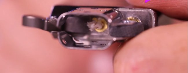 zippo打火机火芯怎么换啊··谢谢！！