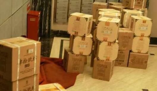居民在家存放1000多箱高度白酒是怎么回事