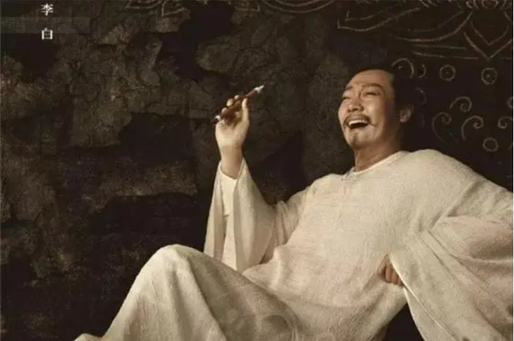 洞庭西望楚江分水尽南天不见云翻译