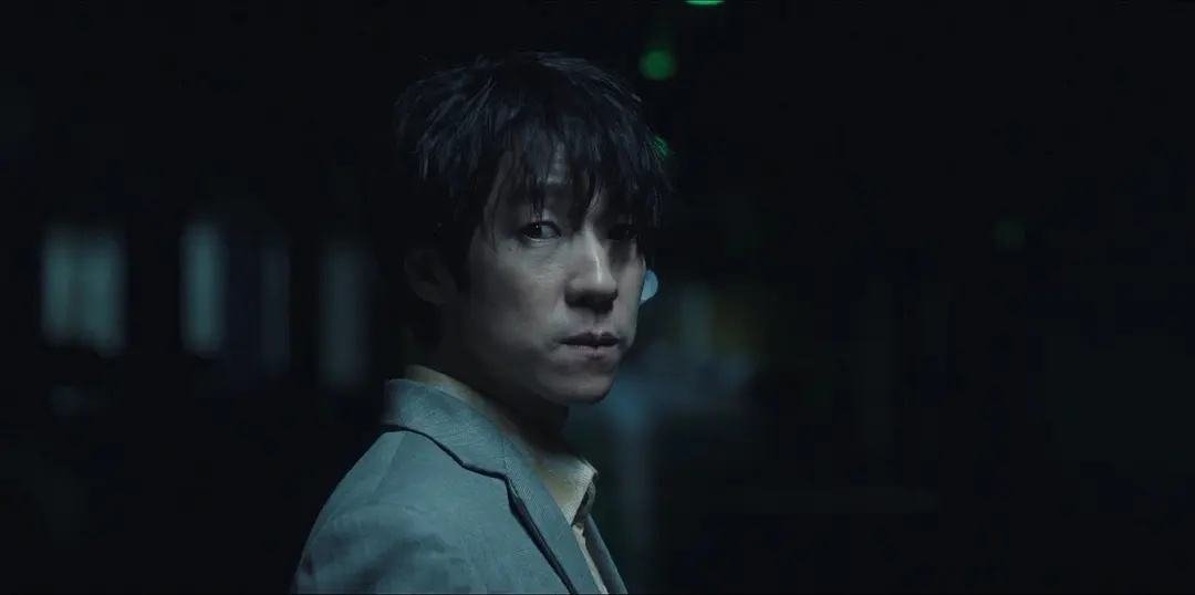 《扫黑风暴》这部热播剧中,徐英子咬桌角是什么意思?