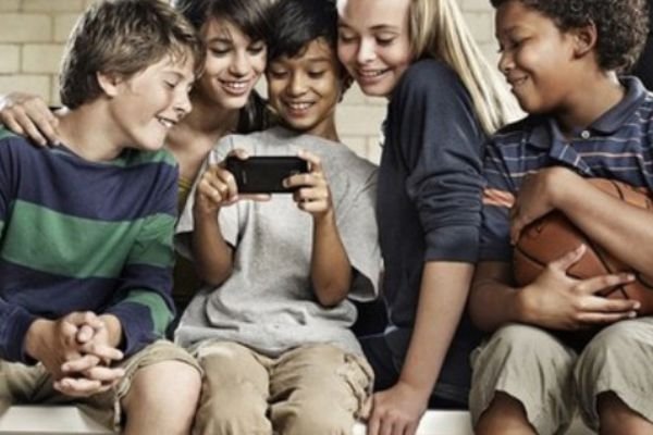 12岁少年沉迷游戏从11楼跳下，父亲无奈公开求援！游戏瘾到底该咋戒？