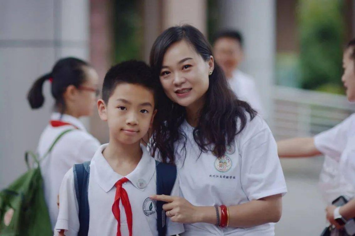 爱戴的意思解释