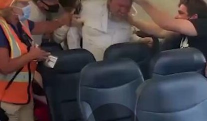 老人拒绝戴口罩遭乘客围殴，参与围殴的乘客会被刑拘吗？