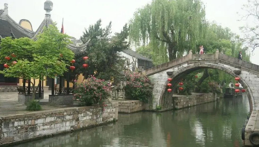 洞庭西望楚江分水尽南天不见云翻译