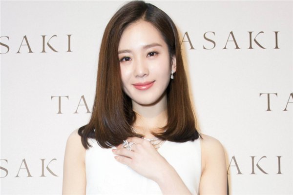 吴奇隆妈妈很强势，刘诗诗和他妈妈的感情怎么样？