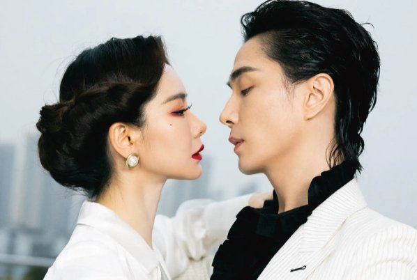 李承铉朋友圈第一条是官宣与戚薇结婚,如何评价他们之间的爱情?