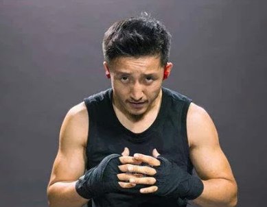 “拳王”邹市明被北京老大爷一拳KO，大爷的举动令邹市明有多措手不及？