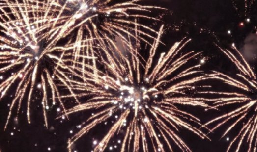 辞暮尔尔 烟火年年下一句是什么?