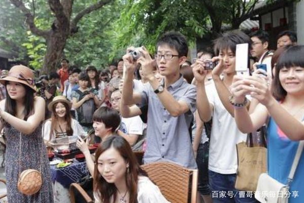 有人当街行凶，你会出手相助吗？原因是什么呢？