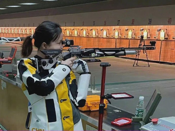 杨倩获清华大学1.5万元奖学金，她能获奖学金的原因是什么？