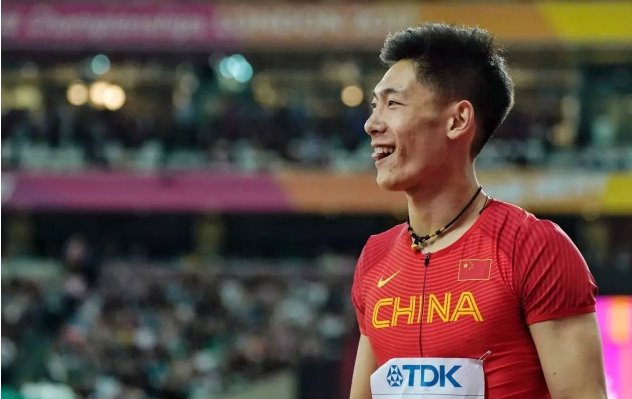 跳远名将石雨豪转行百米跑出10秒15，如何评价他的惊艳表现？
