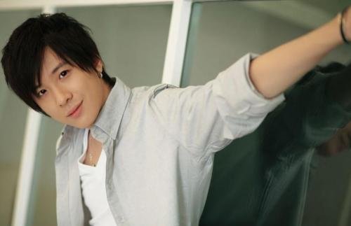 你的心就像红色石头是李智楠哪首歌？