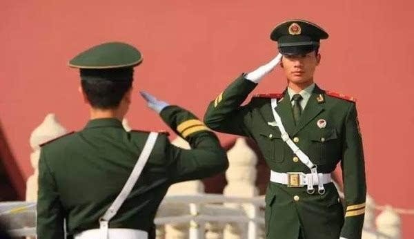 对军人的崇拜怎么说？