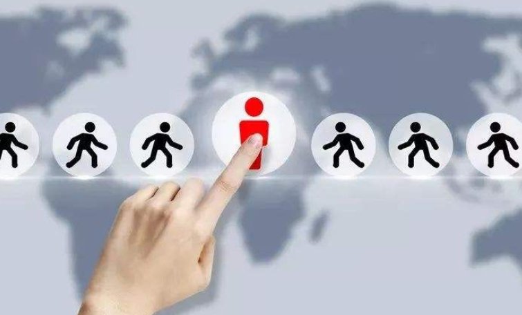 老乡见老乡，两眼泪汪汪，什么意思？